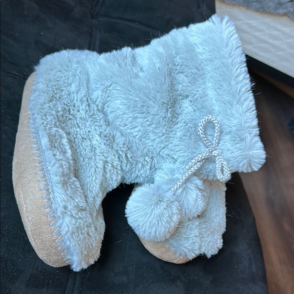 Old Navy Cozy Blue and Tan Slippers - Picture 1 of 4